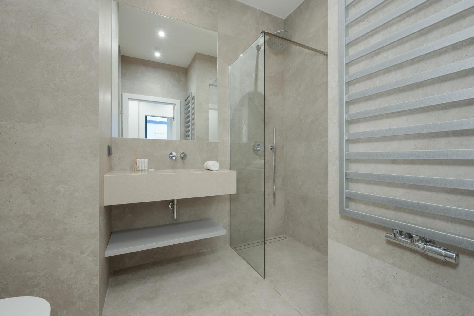 Deluxe In The Center By Renters