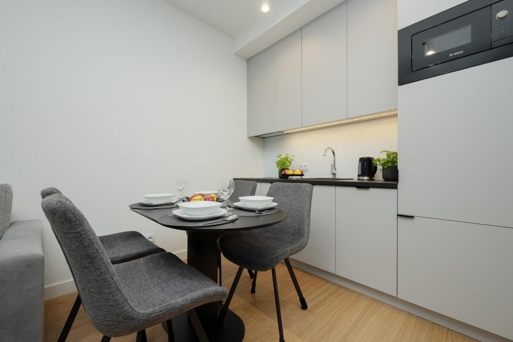 Deluxe In The Center By Renters Apartment