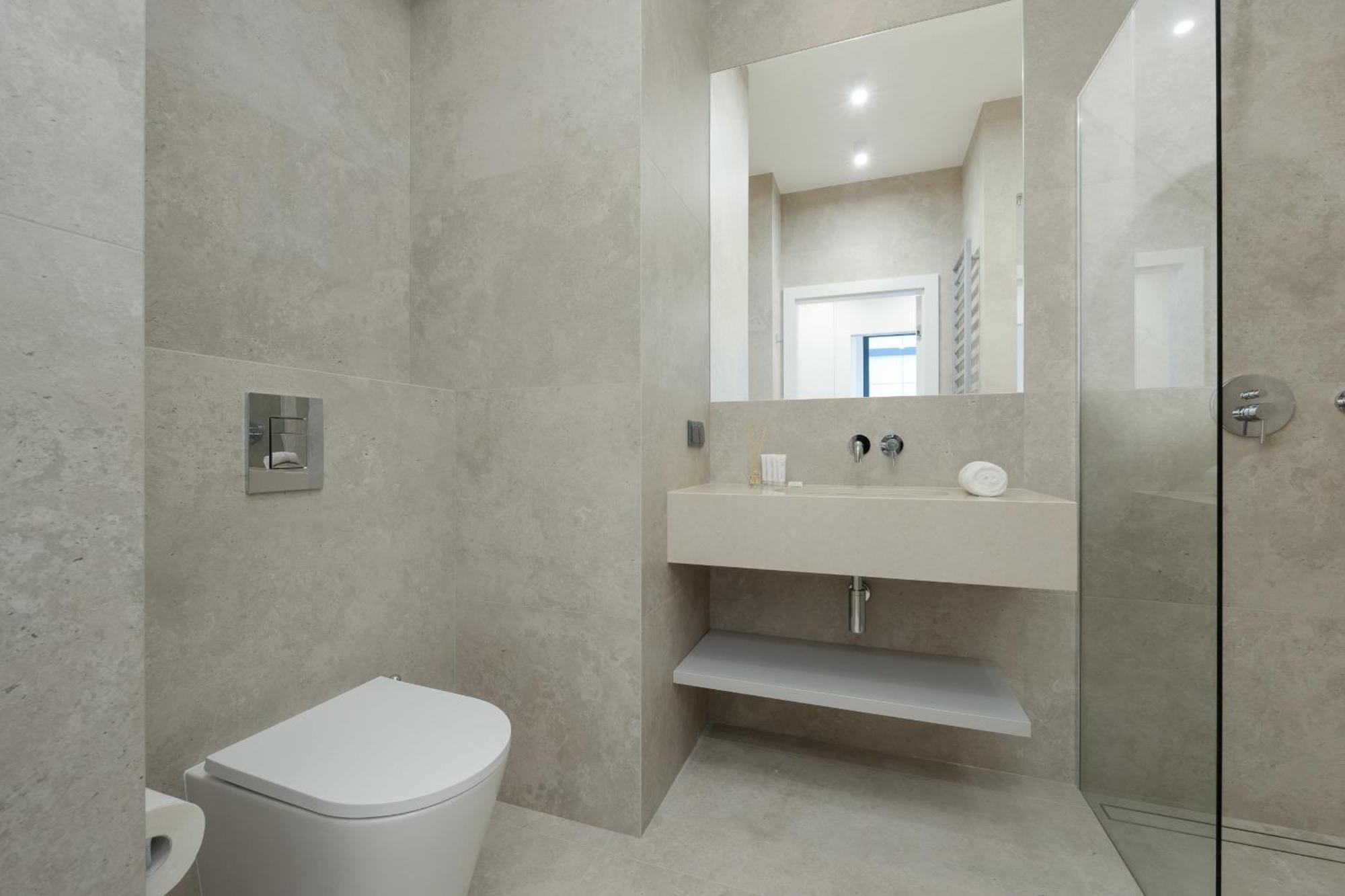 Deluxe In The Center By Renters *